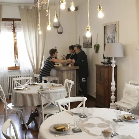 Oda ve Kahvaltı Ngiolo 