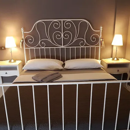 Oda ve Kahvaltı Ngiolo 